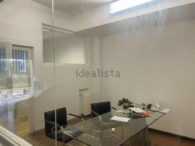 Ufficio in affitto di 350 m² in Via Giuseppe Massarenti, 50