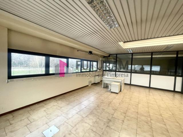 Ufficio in affitto di 350 m² in Via Roma, 1