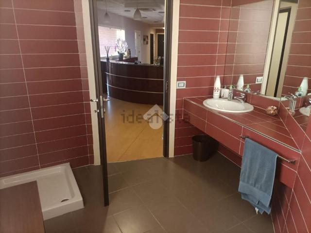 Ufficio in affitto di 350 m² in Via Stazione, 4