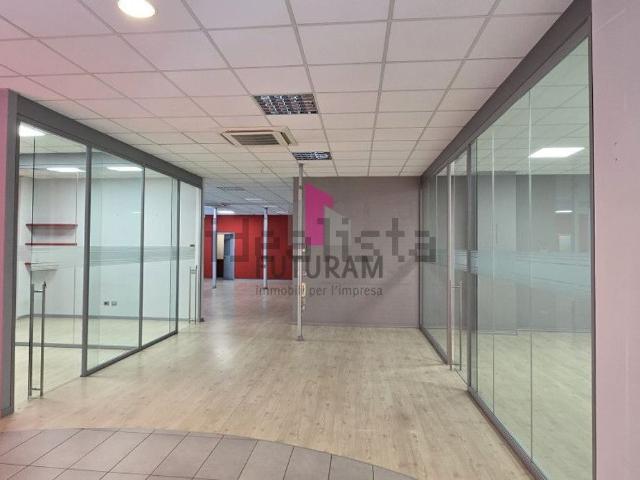 Ufficio in affitto di 350 m² in Via Scienza