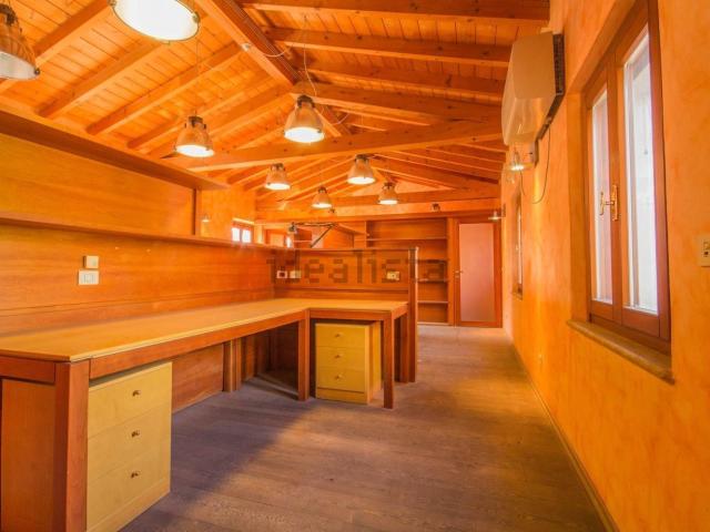 Ufficio in affitto di 366 m² in Via Giuseppe Garibaldi, 21