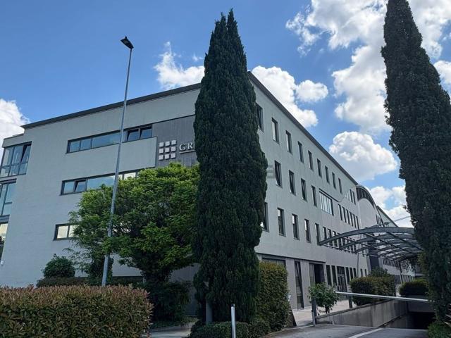 Ufficio in affitto di 368 m² in Via Monte Baldo, 8