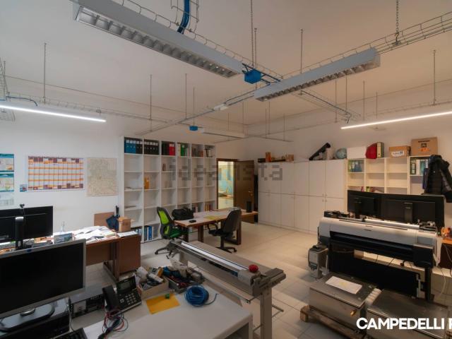 Ufficio in affitto di 360 m²
