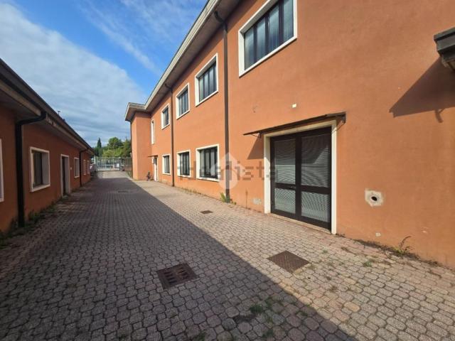 Ufficio in affitto di 360 m²