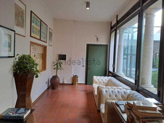 Ufficio in affitto di 360 m²