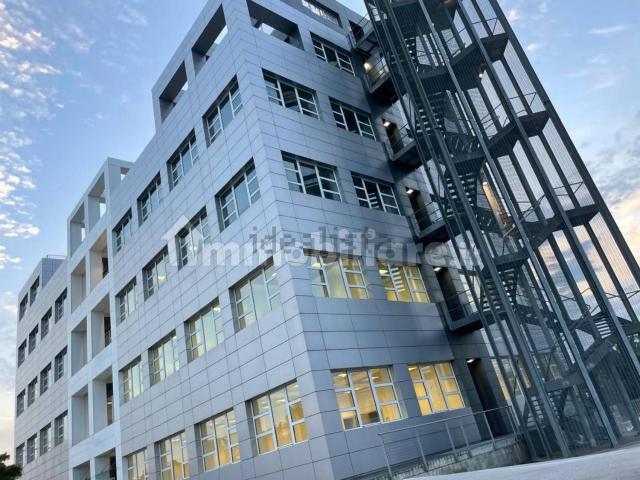 Ufficio in affitto di 375 m²