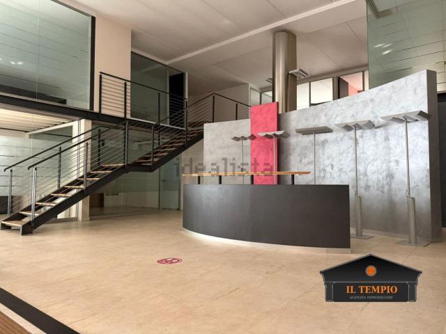 Ufficio in affitto di 375 m² in Viale Trento
