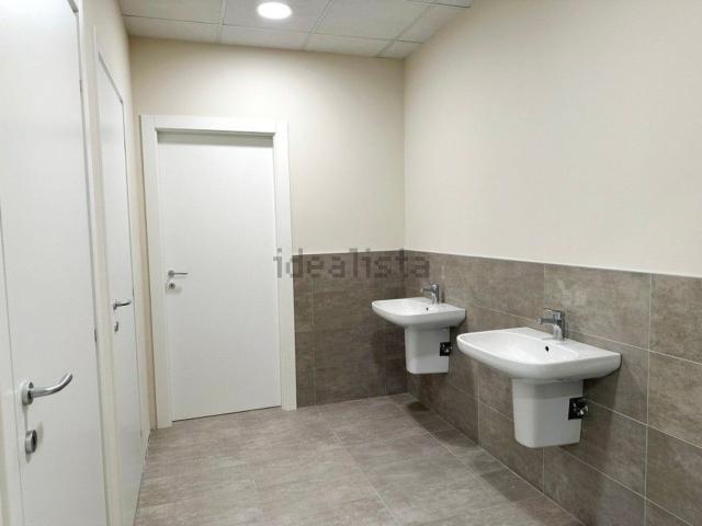 Ufficio in affitto di 376 m² in Via Enrico Fermi, 6