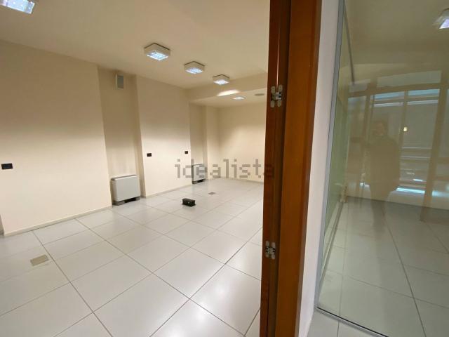 Ufficio in affitto di 370 m² in Piazza Castello, 27