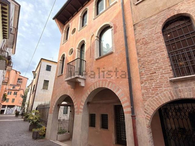 Ufficio in affitto di 370 m² in Vicolo Avogari, 5
