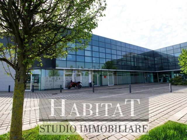 Ufficio in affitto di 381 m² in Via Enrico Fermi