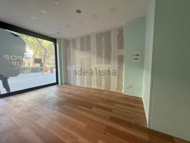 Ufficio in affitto di 38 m² in Viale Maria Ceccarini, 96