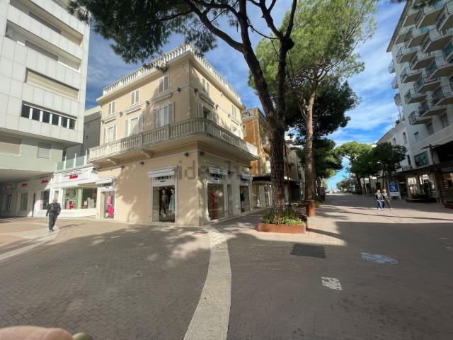 Ufficio in affitto di 38 m² in Viale Maria Ceccarini, 96