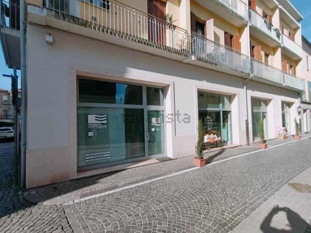 Ufficio in affitto di 38 m² in Corso VITTORIO EMANULE II N, 160