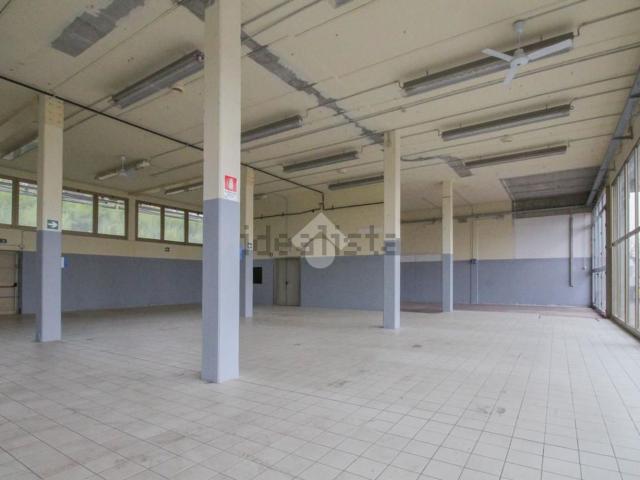 Ufficio in affitto di 390 m² in Via Claudia
