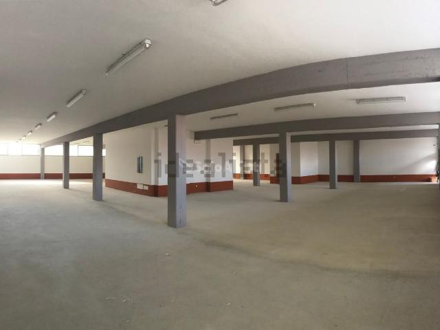 Ufficio in affitto di 406 m² in Via Domenico Bolognesi