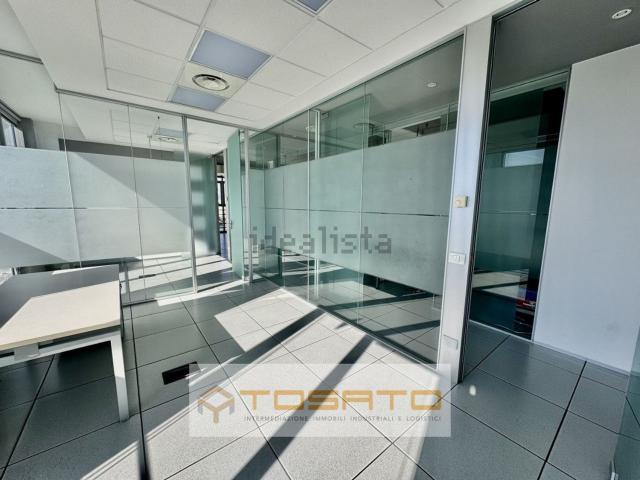 Ufficio in affitto di 400 m²