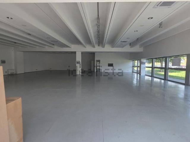 Ufficio in affitto di 400 m²