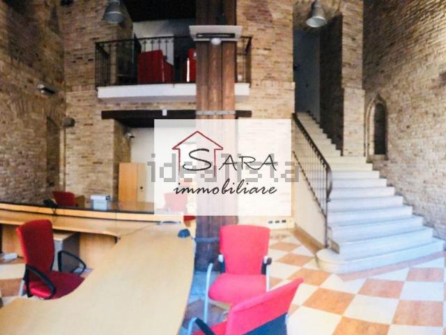 Ufficio in affitto di 400 m² in Via Altinate