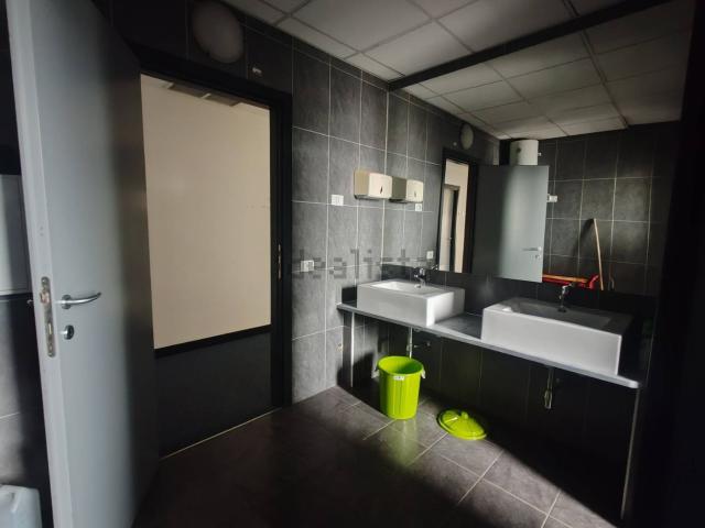 Ufficio in affitto di 400 m² in Via dell&apos  Artigianato