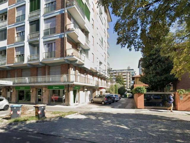 Ufficio in affitto di 400 m² in Viale Ciro Menotti, 66