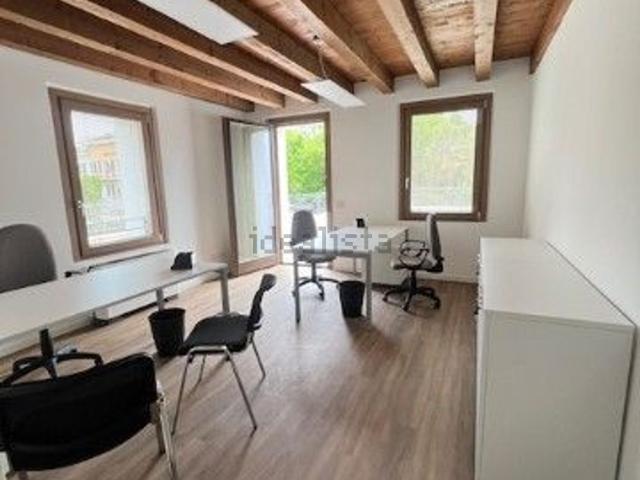 Ufficio in affitto di 40 m² in Via Roma, 69