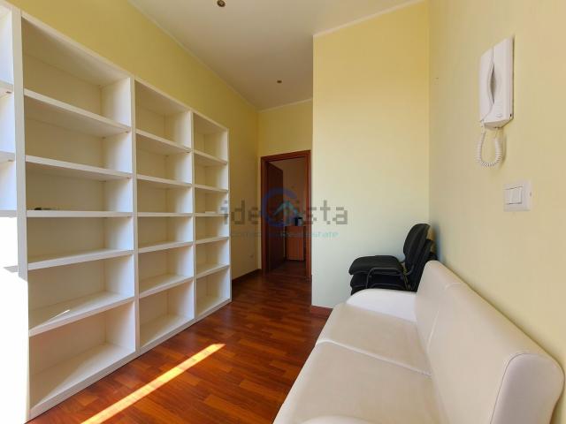 Ufficio in affitto di 40 m² in Via Vincenzo Ciaccio, 30