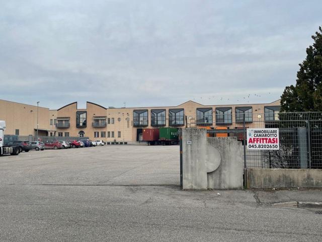 Ufficio in affitto di 414 m² in Via Pietro Vassanelli