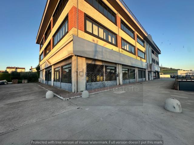 Ufficio in affitto di 416 m² in Via Lazio