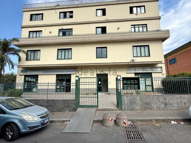Ufficio in affitto di 412 m² in Contrada Colle del Gelsomino
