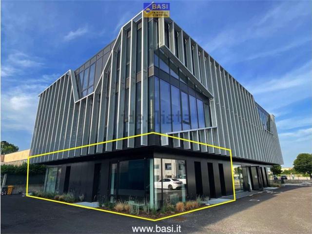 Ufficio in affitto di 425 m² in Via del Credito, 31