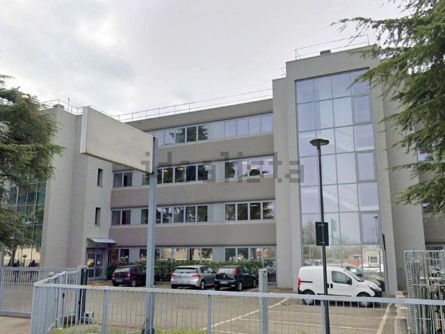 Ufficio in affitto di 420 m²