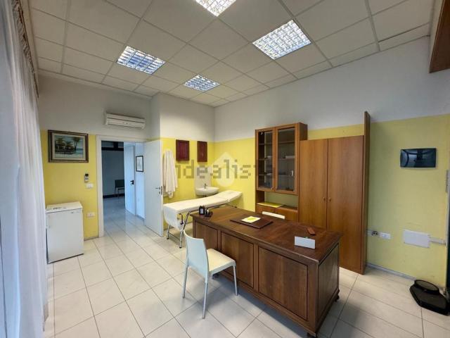 Ufficio in affitto di 42 m² in Piazzale dell&apos Acquario, 5