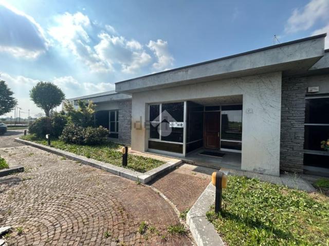 Ufficio in affitto di 430 m² in Via Merle, 1090