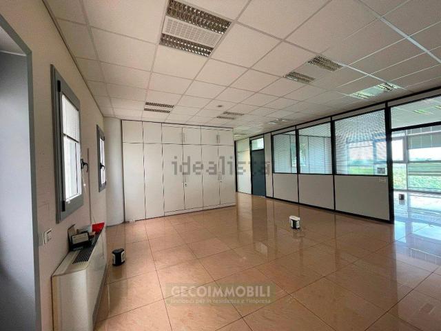 Ufficio in affitto di 430 m² in Via San Urbano