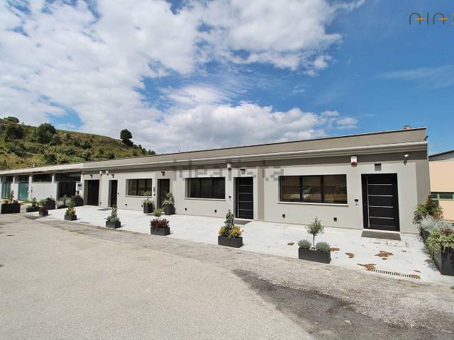 Ufficio in affitto di 43 m² in Via Ischia, 194