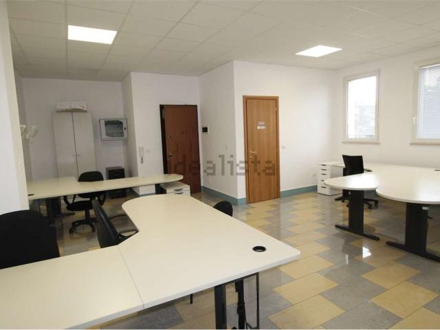 Ufficio in affitto di 43 m² in Via Lussemburgo