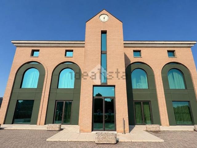 Ufficio in affitto di 444 m² in Via Luigi Einaudi, 23