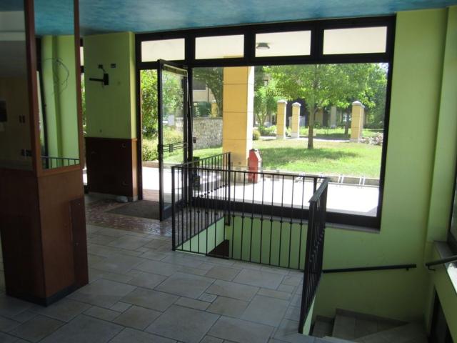 Ufficio in affitto di 445 m² in Via Roma