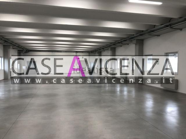 Ufficio in affitto di 455 m²