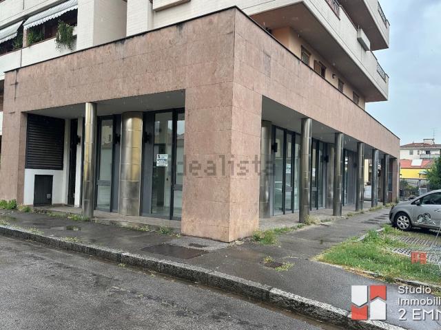 Ufficio in affitto di 450 m² in Via Giosuè Bagatti, 3