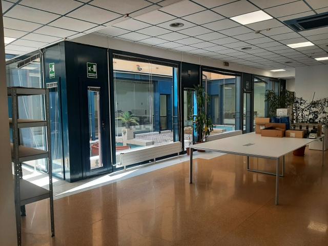 Ufficio in affitto di 450 m² in Via Giuseppe Verdi