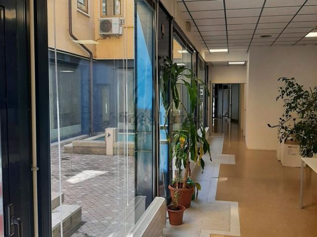 Ufficio in affitto di 450 m² in Via Giuseppe Verdi