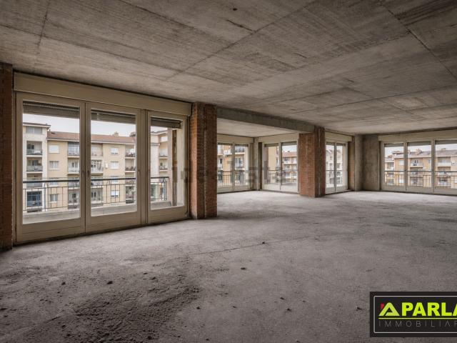 Ufficio in affitto di 450 m² in Via Regina Elena