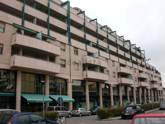 Ufficio in affitto di 450 m² in Via Santa Teresa, 51