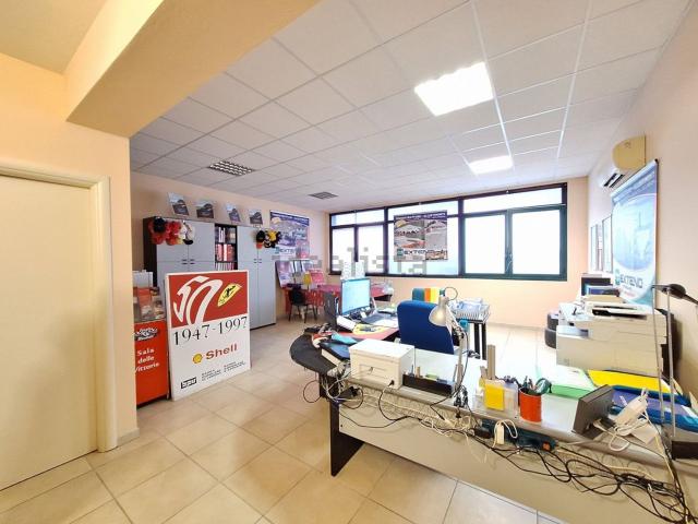 Ufficio in affitto di 45 m² in Via Luigi Einaudi, 10