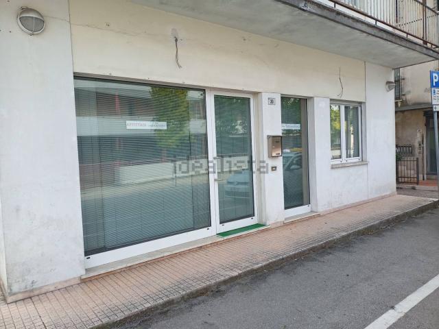 Ufficio in affitto di 45 m² in Viale della Stazione