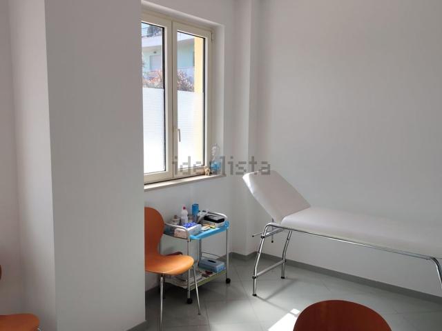 Ufficio in affitto di 45 m² in Strada Lungofino, 55