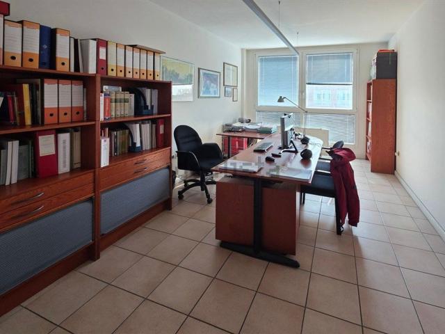 Ufficio in affitto di 47 m² in Viale della Lirica