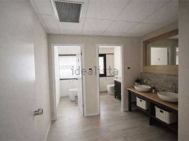 Ufficio in affitto di 488 m² in Via della Sbrozzola, 16